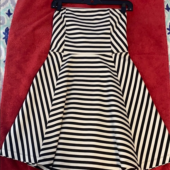 Express Patterned Dress - Picture 2 of 4